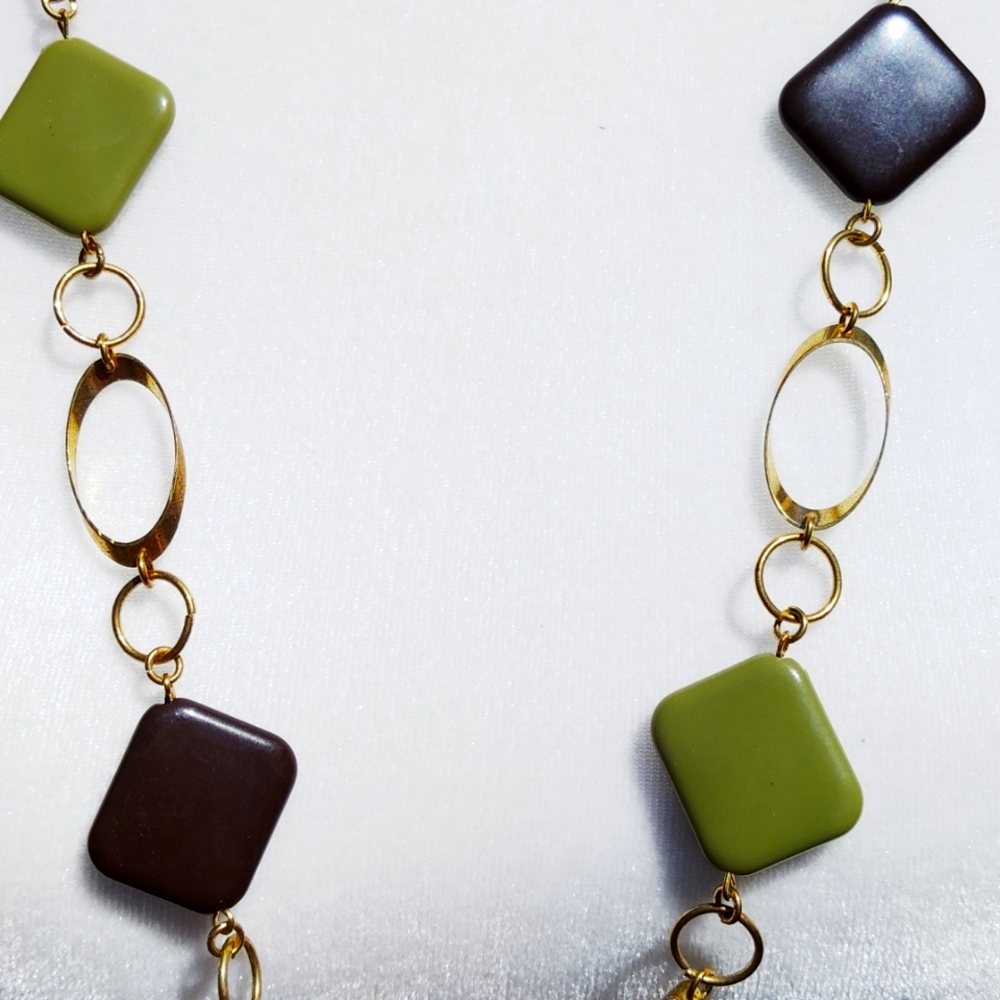 1970's inspired acrylic earth tone popover necklace - Picture 3 of 4